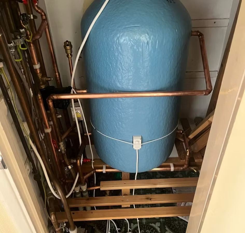 Unvented hot water cylinder installation